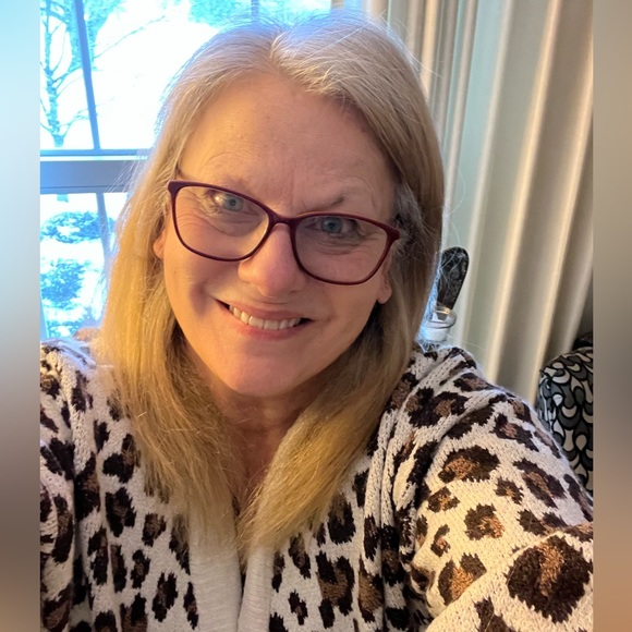 ❤WELCOME TO MY POSHMARK PARADISE ❤ - Picture 2 of 16